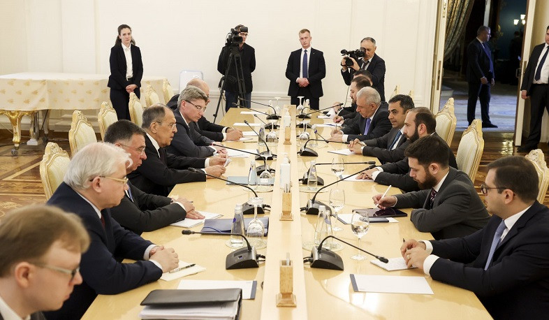 Mirzoyan discusses humanitarian crisis in Nagorno-Karabakh with Lavrov